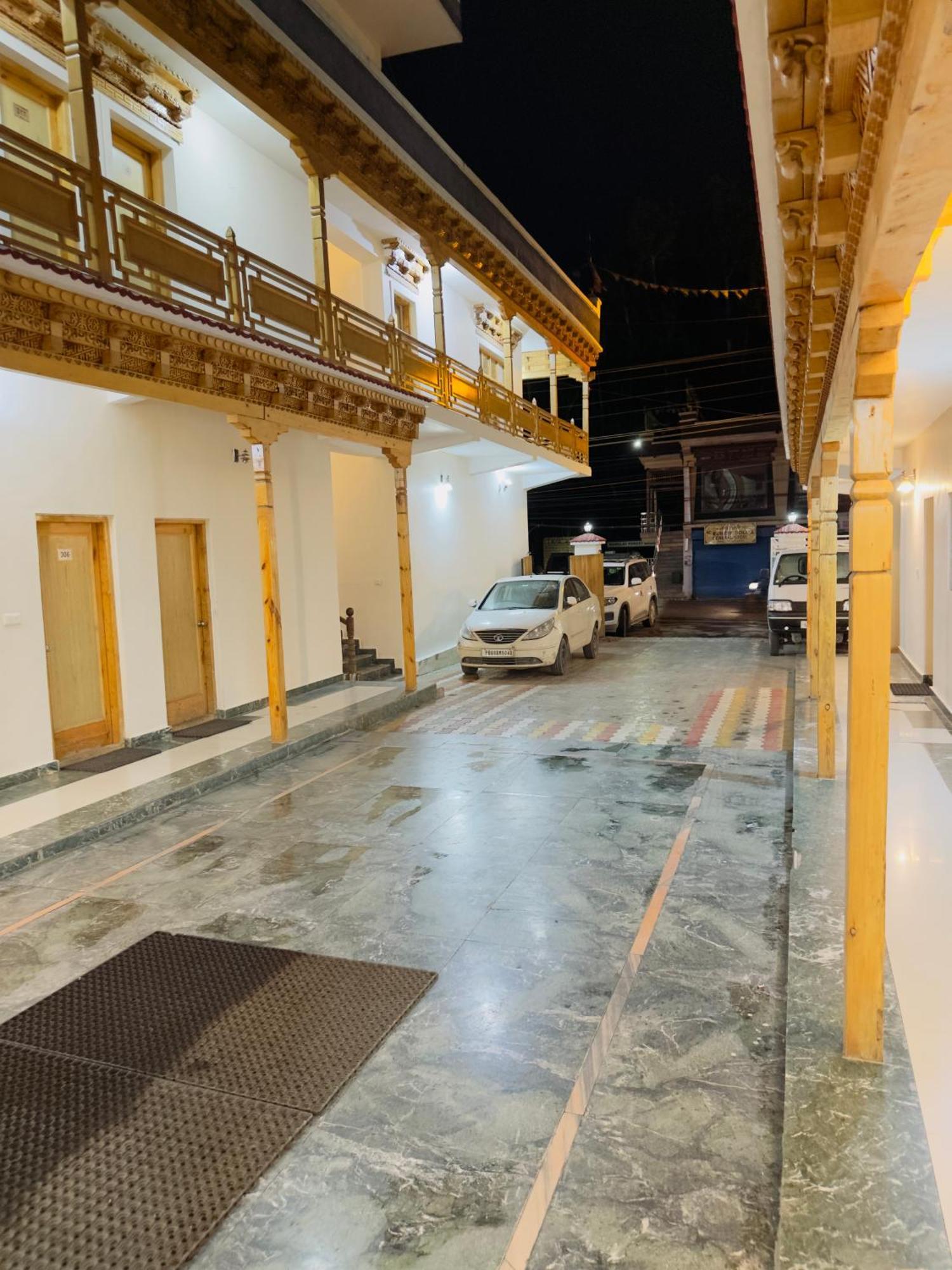 Hotel Dimbir Regency Leh Bagian luar foto